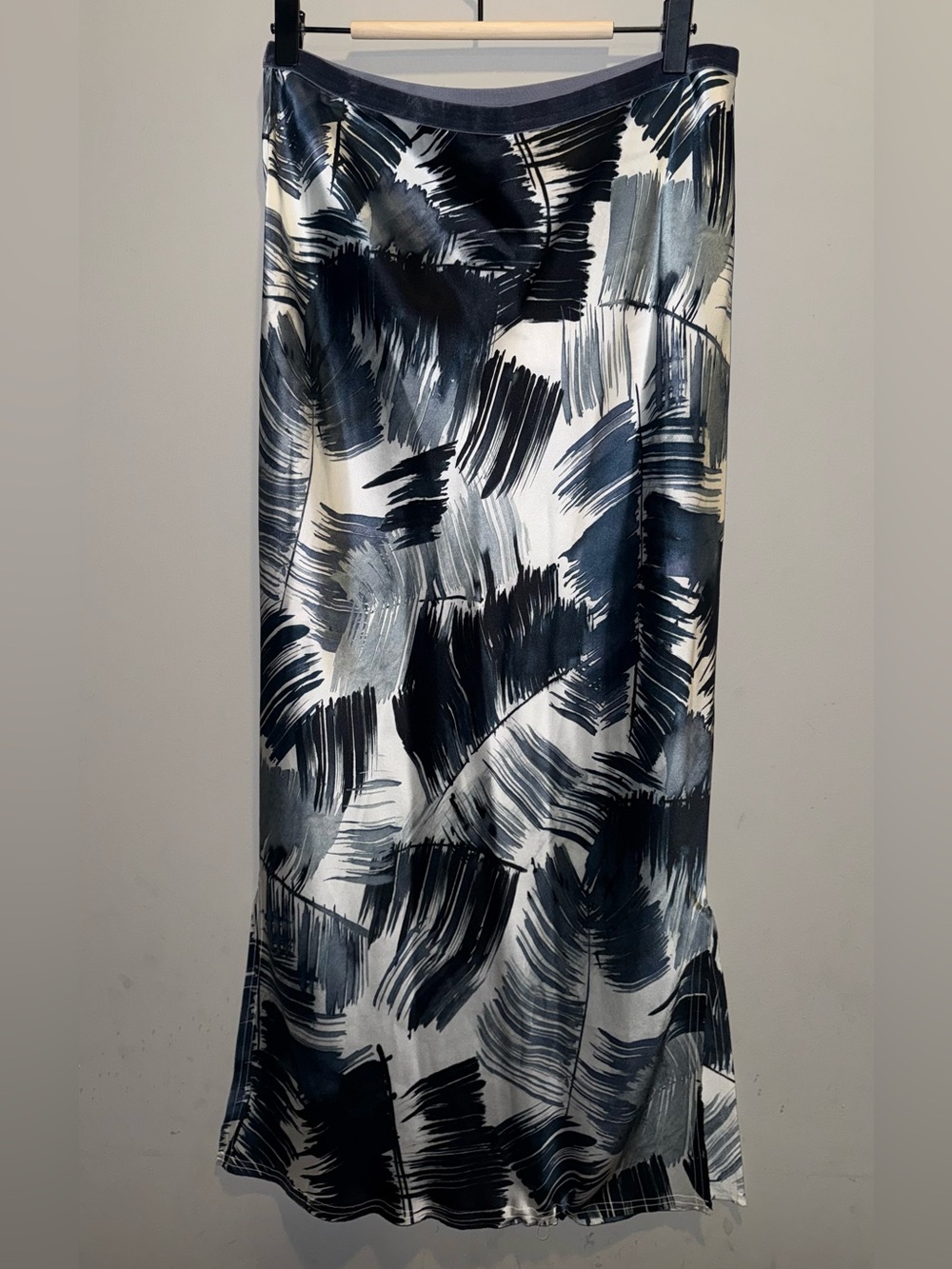 GO BY GO SILK Brushstroke Maxi Skirt in Navy and White